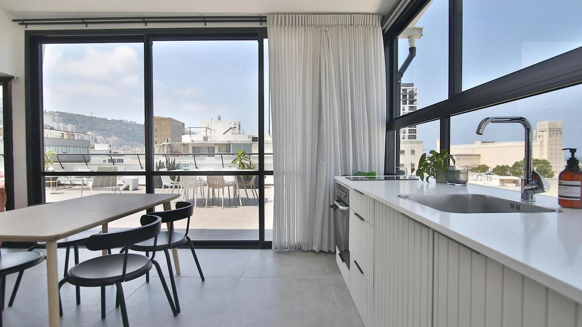 Rooftop 42 - Penthouse Haifa Apartment