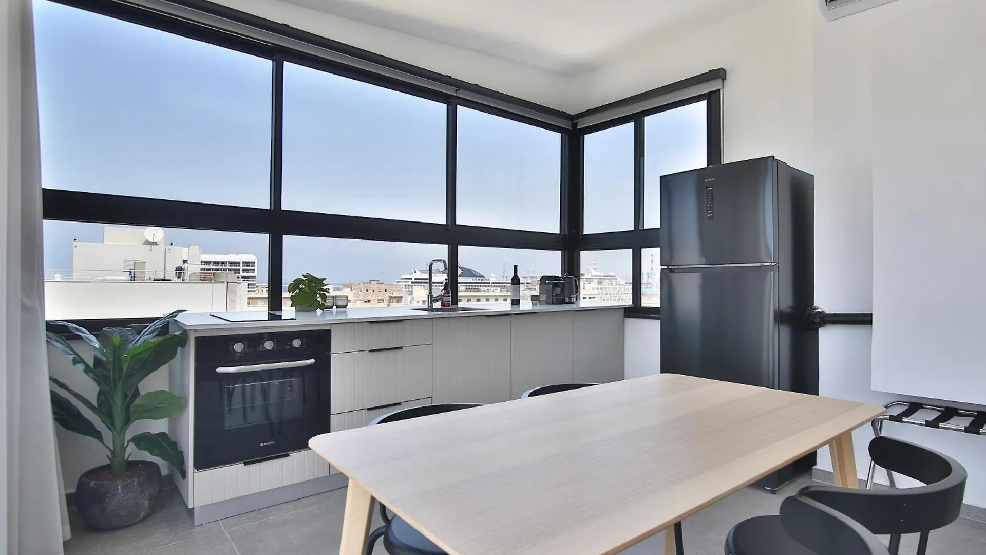 Rooftop 42 - Penthouse Haifa Apartment