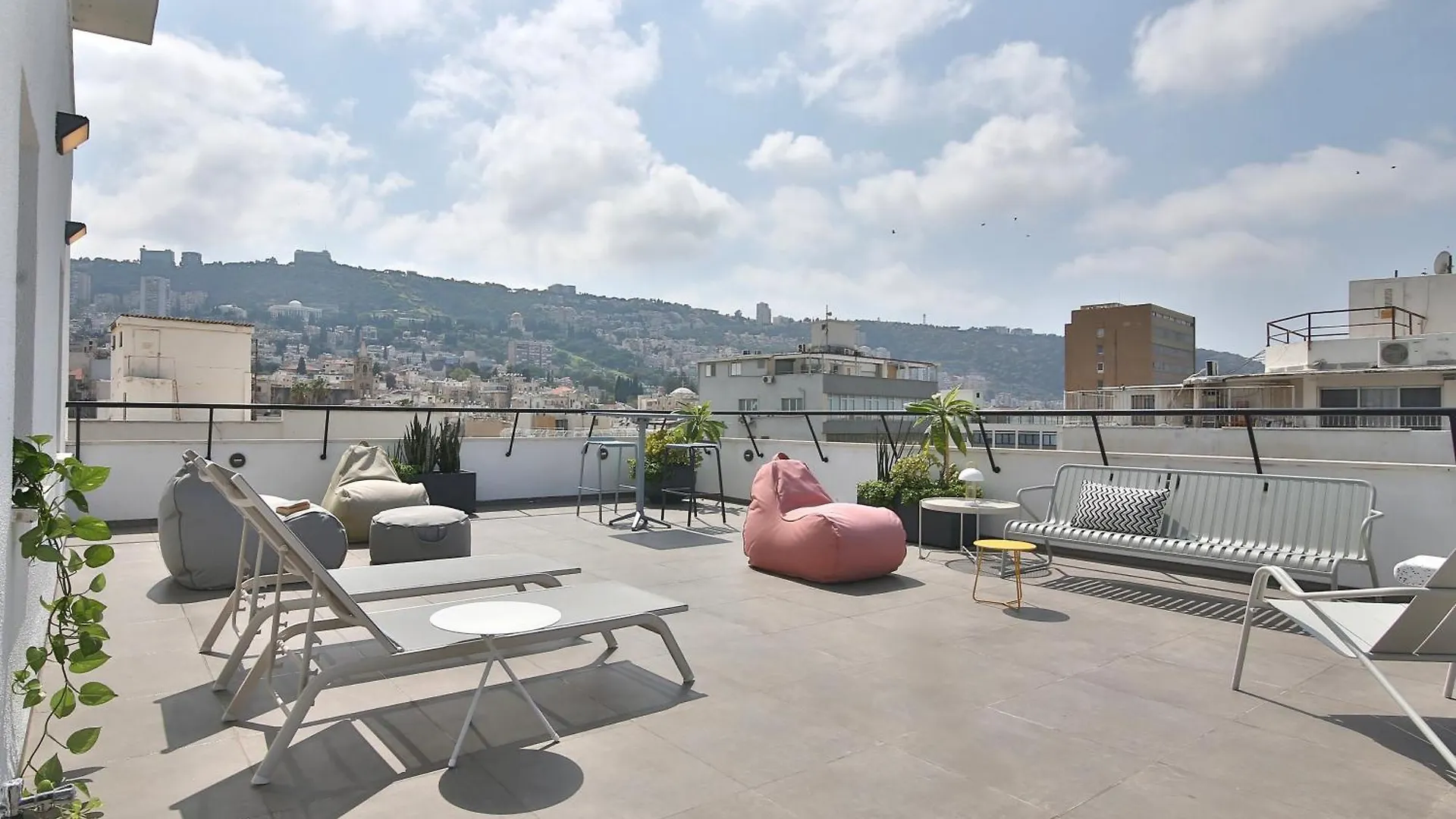 Rooftop 42 - Penthouse Haifa Israel